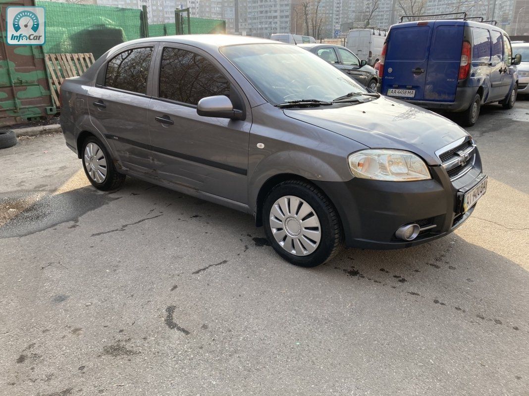 Фото chevrolet aveo 2007 года хэтчбек серебристого цвета