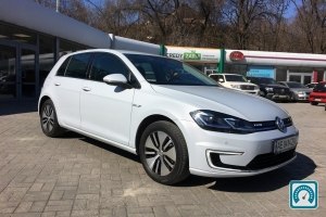 Volkswagen e-Golf  2017 805592