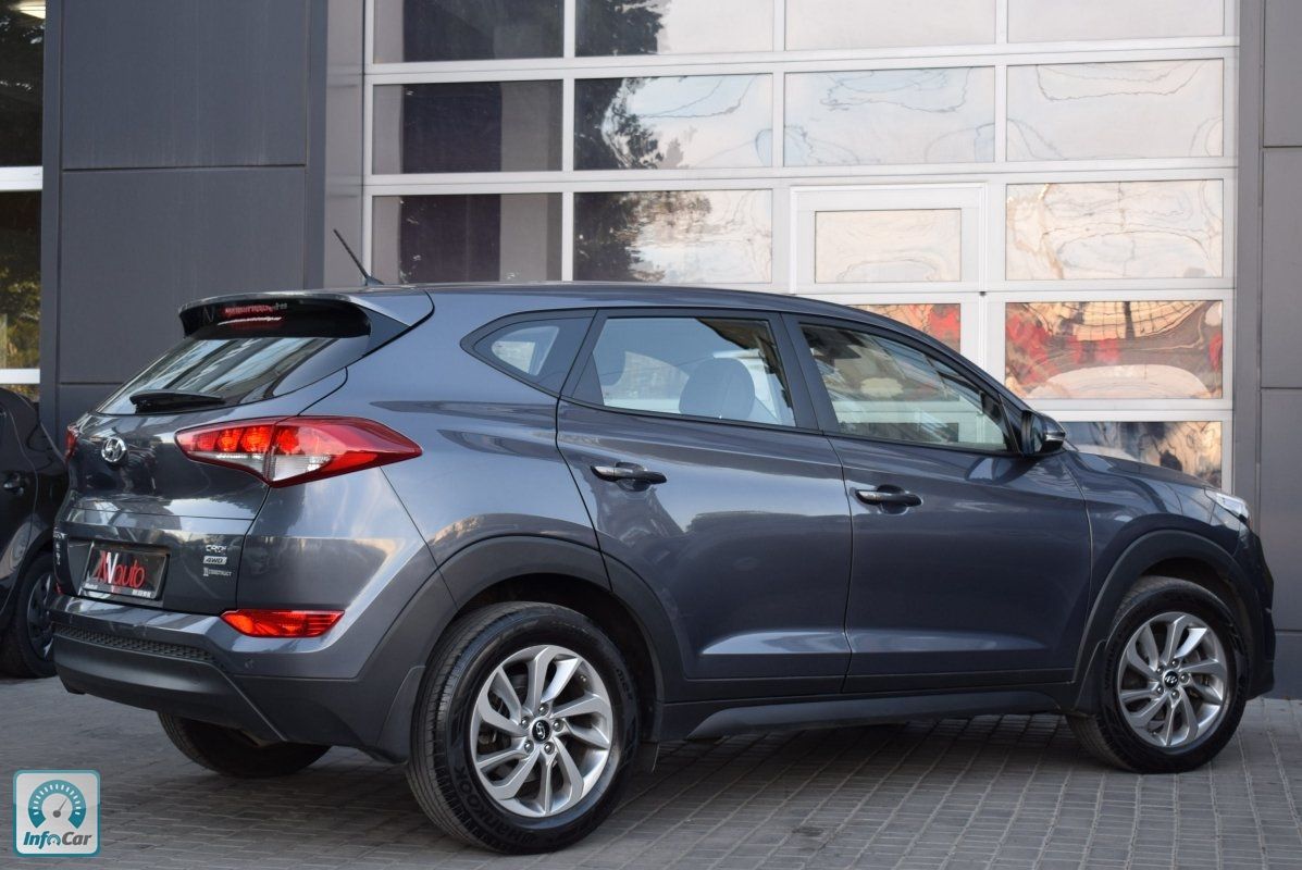 Hyundai tucson темно синий