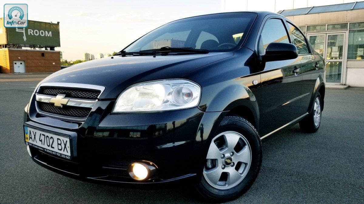 Черный chevrolet aveo