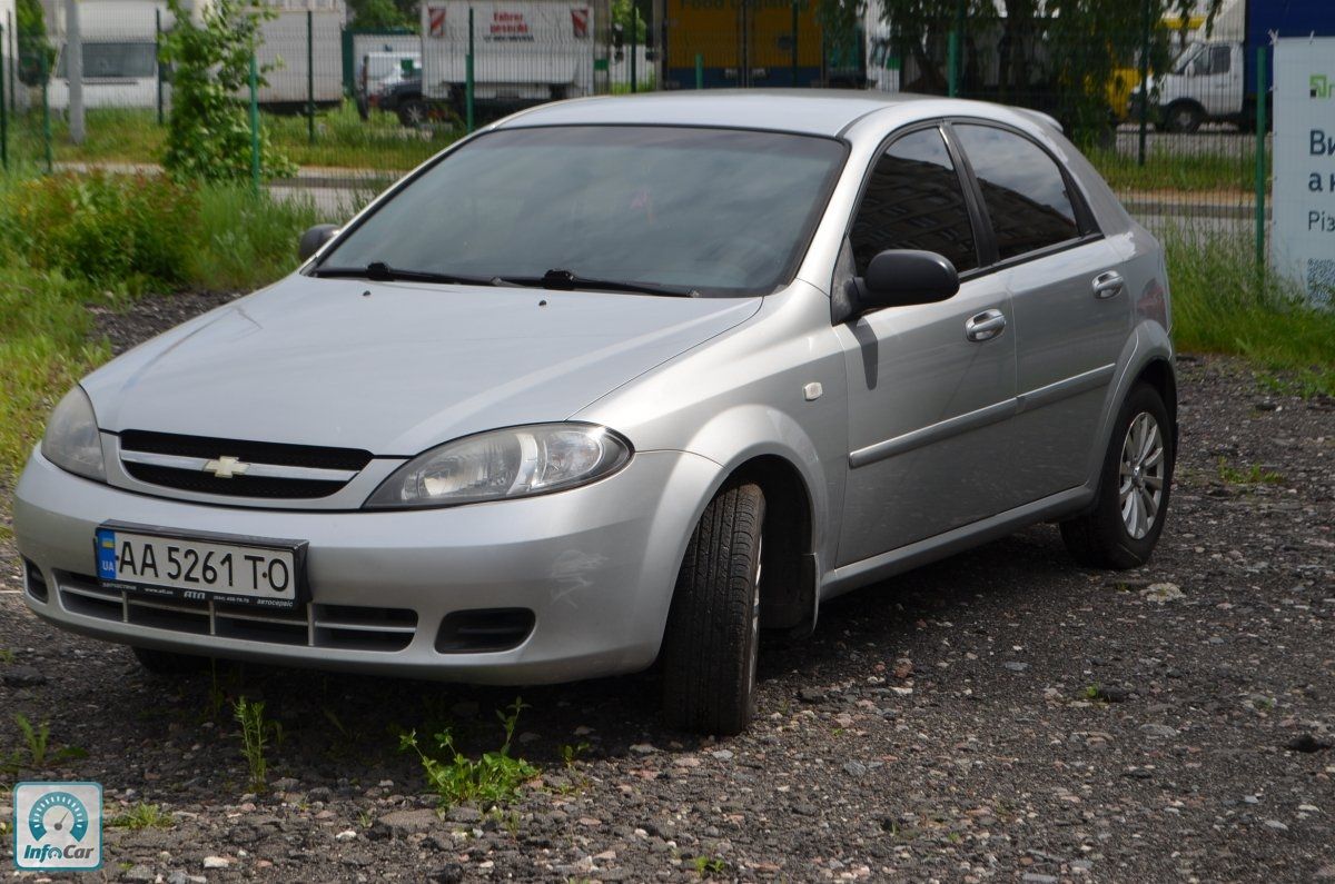 Серый chevrolet lacetti