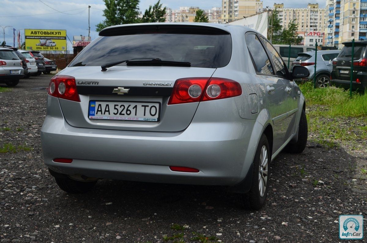 Серый chevrolet lacetti