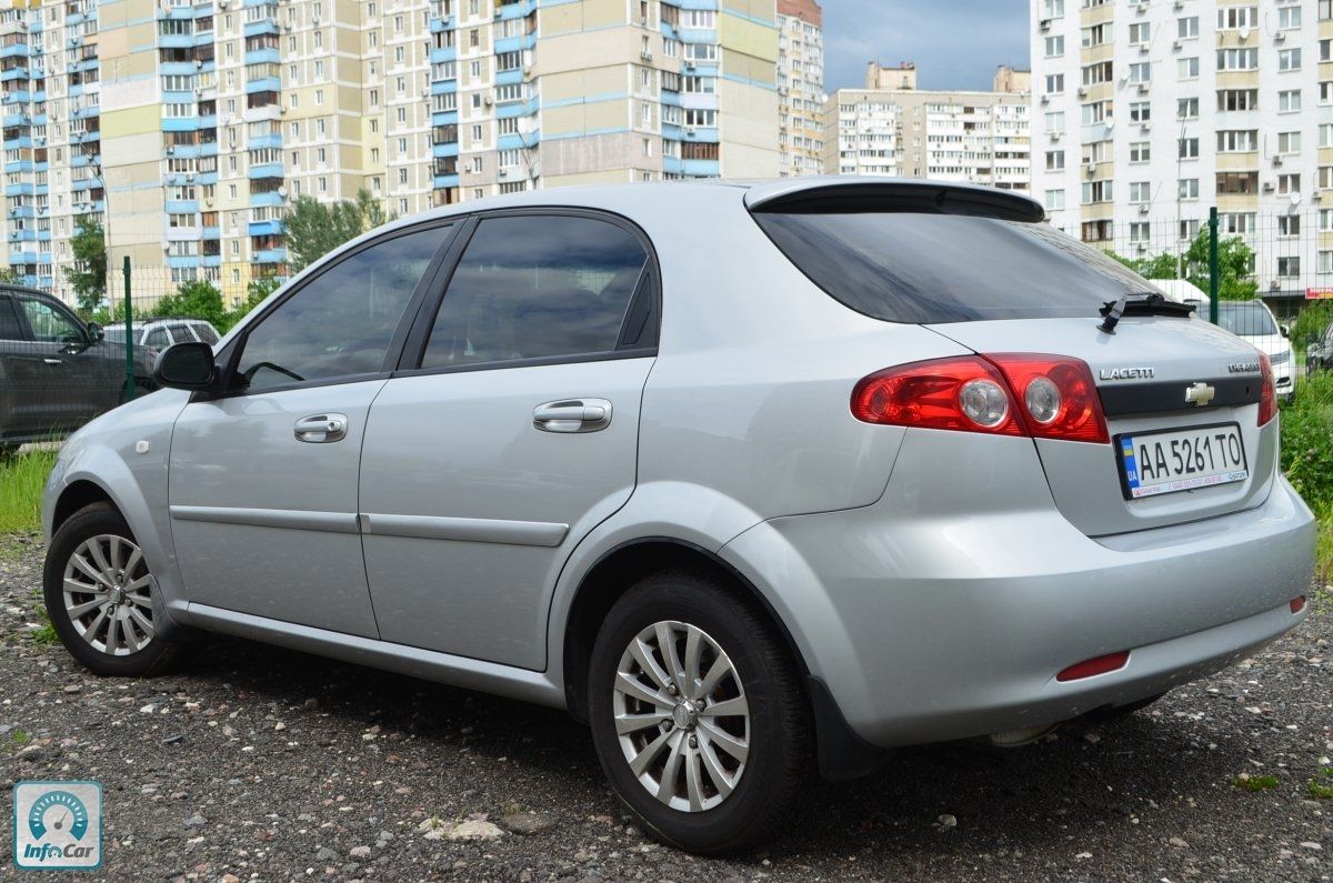 Серый chevrolet lacetti