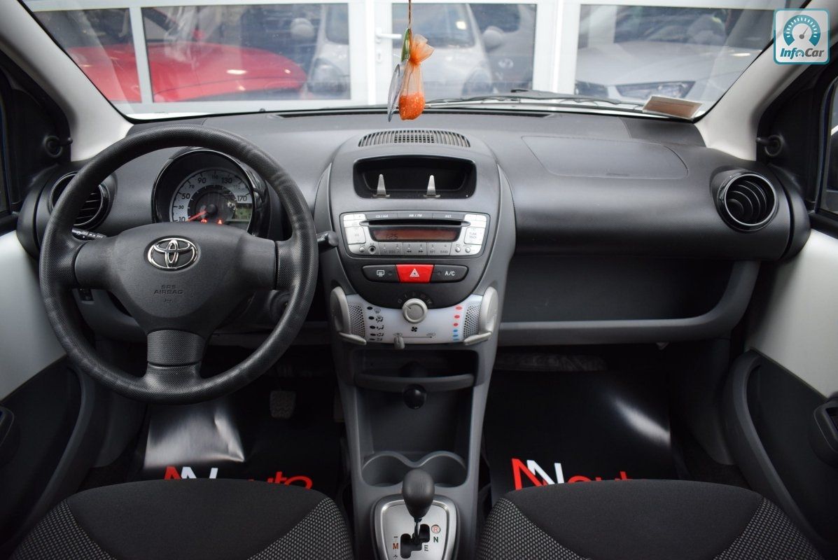 Toyota aygo салон