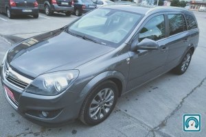 Opel Astra  2010 809539