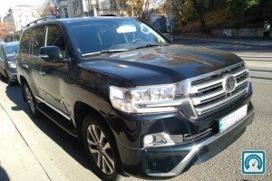 Toyota Land Cruiser 200 2017 810235
