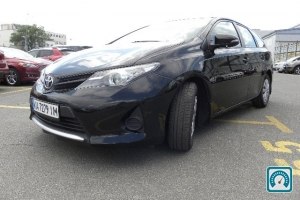 Toyota Auris  2015 816163