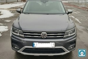 Volkswagen Tiguan  2018 818530
