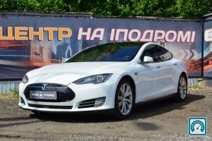 Tesla Model S  2016 818750