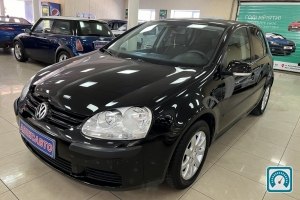 Volkswagen Golf  2005 819229