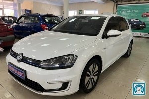 Volkswagen e-Golf  2014 819750