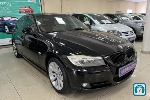 BMW 3 Series  2011 819925