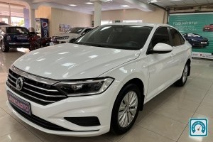 Volkswagen Jetta  2018 820404