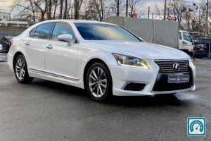 Lexus LS  2015 821158