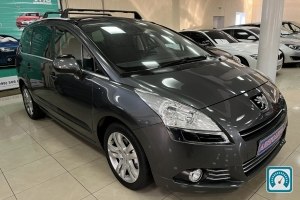 Peugeot 5008  2010 821344