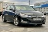 Hyundai Elantra  2019.  7