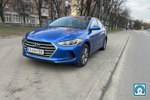 Hyundai Elantra  2018 821839