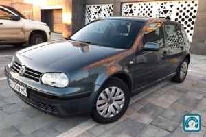 Volkswagen Golf  2001 823382