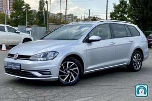 Volkswagen Golf  2018 823424