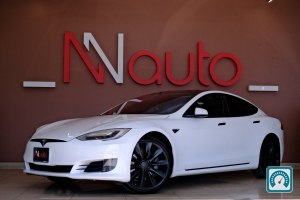 Tesla Model S  2016 823435