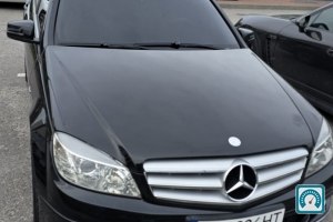 Mercedes C-Class  2009 823702
